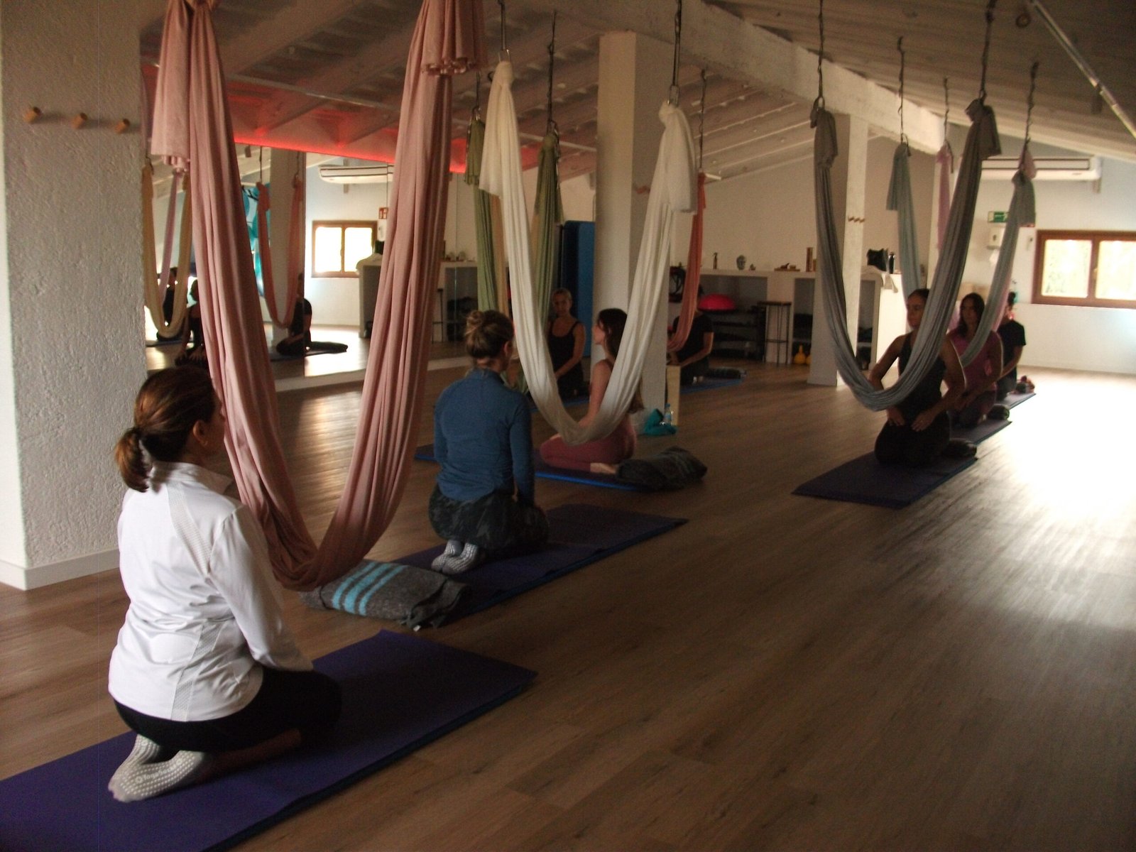 Clase de yoga aéreo en Palma